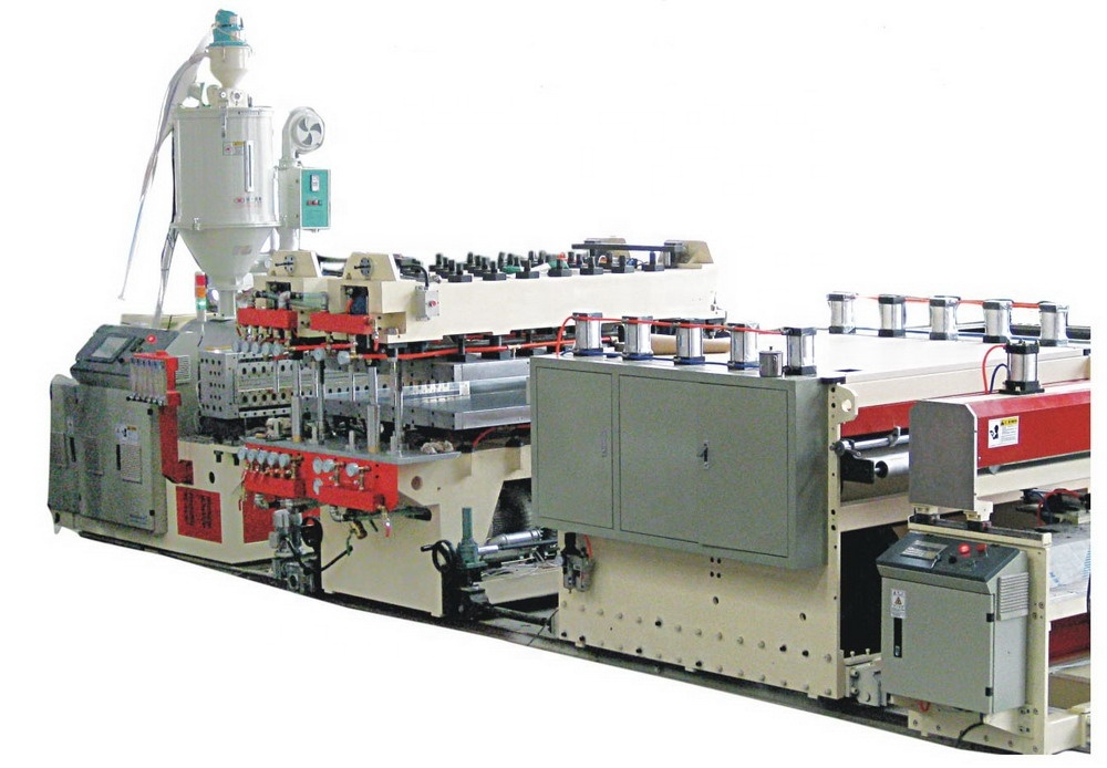 Plastic hollow plate making machine