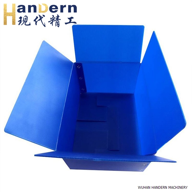 Plastic hollow board turnover box