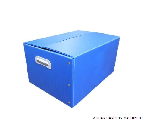 Plastic hollow board box body